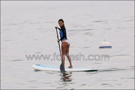 ايفا لونغوريا تستعيد عزوبيتها على شاطىء البحر!! صورة رقم 2 ايفا لونغوريا تستعيد عزوبيتها على شاطىء البحر!! صورة رقم 2