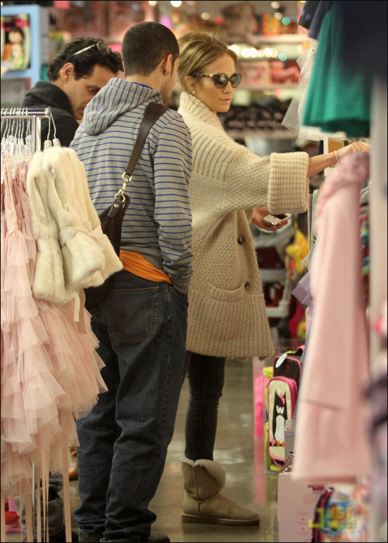 جنيفر لوبيز.. هل أنت حامل؟!! صورة رقم 2 جنيفر لوبيز.. هل أنت حامل؟!! صورة رقم 2