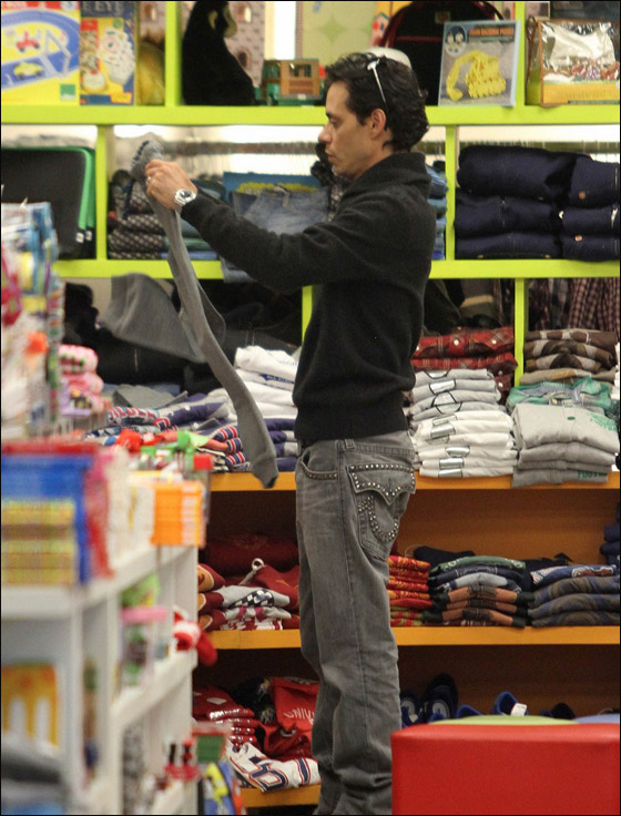 جنيفر لوبيز.. هل أنت حامل؟!! صورة رقم 9 جنيفر لوبيز.. هل أنت حامل؟!! صورة رقم 9