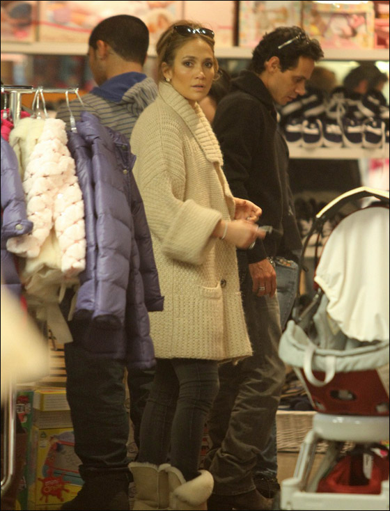 جنيفر لوبيز.. هل أنت حامل؟!! صورة رقم 5 جنيفر لوبيز.. هل أنت حامل؟!! صورة رقم 5