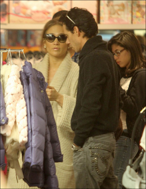 جنيفر لوبيز.. هل أنت حامل؟!! صورة رقم 8 جنيفر لوبيز.. هل أنت حامل؟!! صورة رقم 8