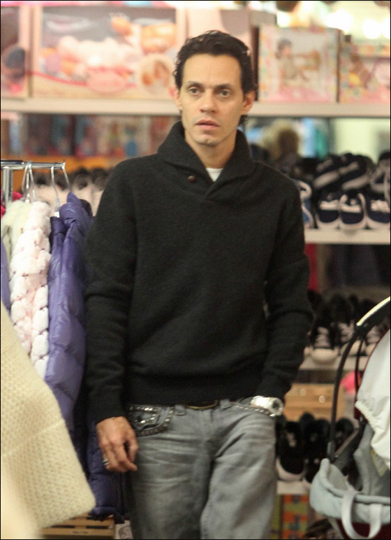 جنيفر لوبيز.. هل أنت حامل؟!! صورة رقم 3 جنيفر لوبيز.. هل أنت حامل؟!! صورة رقم 3