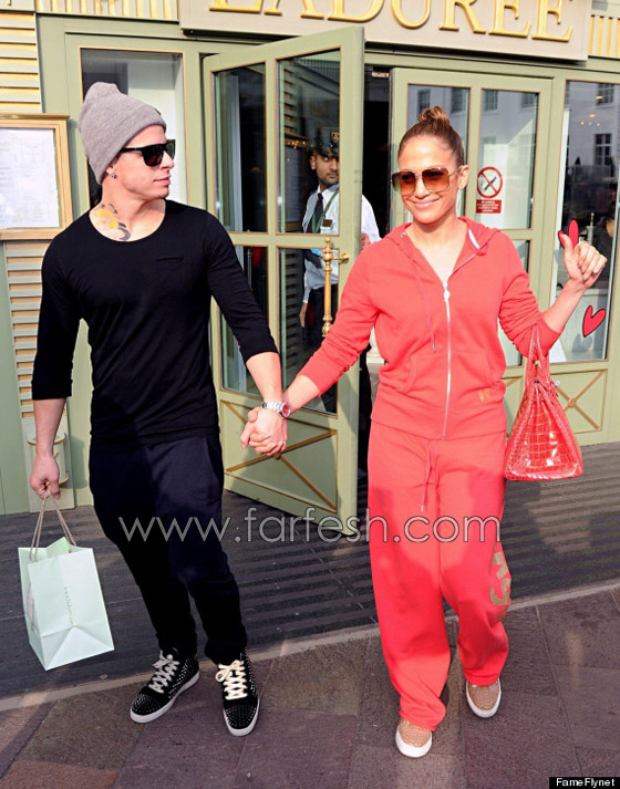 بالصور.. جينيفر لوبيز تمسك بيد حبيبها خلال التسوق في لندن! صورة رقم 3 بالصور.. جينيفر لوبيز تمسك بيد حبيبها خلال التسوق في لندن! صورة رقم 3