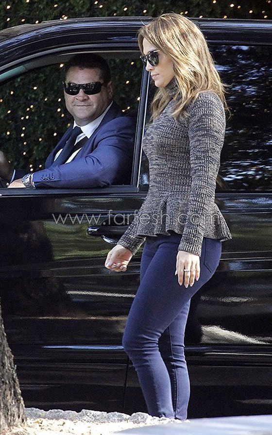 بالصور.. جينيفر لوبيز تمسك بيد حبيبها خلال التسوق في لندن! صورة رقم 14 بالصور.. جينيفر لوبيز تمسك بيد حبيبها خلال التسوق في لندن! صورة رقم 14