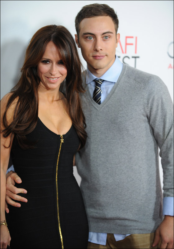 جينيفر لوف ترتدي فستان يظهر منحنيات جسدها المثير! صورة رقم 11 جينيفر لوف ترتدي فستان يظهر منحنيات جسدها المثير! صورة رقم 11