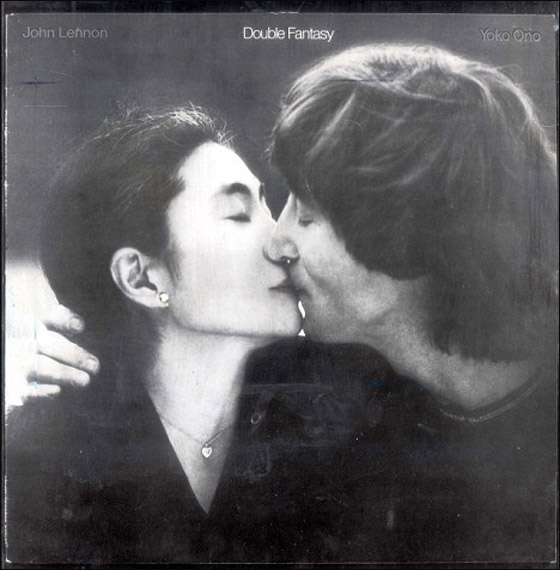 طرح البوم وقعه جون لينون قبل اغتياله للبيع مقابل 850 الف! صورة رقم 4 طرح البوم وقعه جون لينون قبل اغتياله للبيع مقابل 850 الف! صورة رقم 4