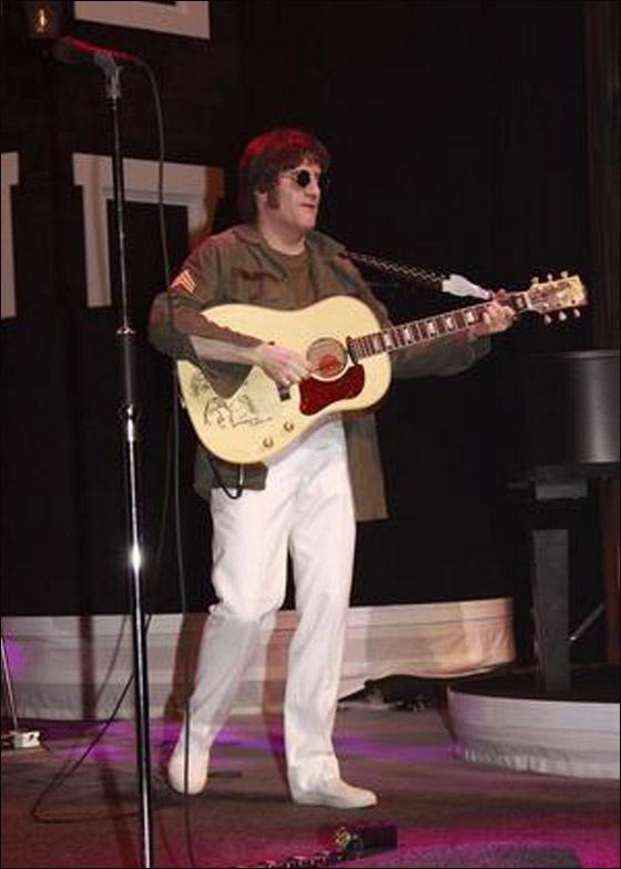 طرح البوم وقعه جون لينون قبل اغتياله للبيع مقابل 850 الف! صورة رقم 8 طرح البوم وقعه جون لينون قبل اغتياله للبيع مقابل 850 الف! صورة رقم 8