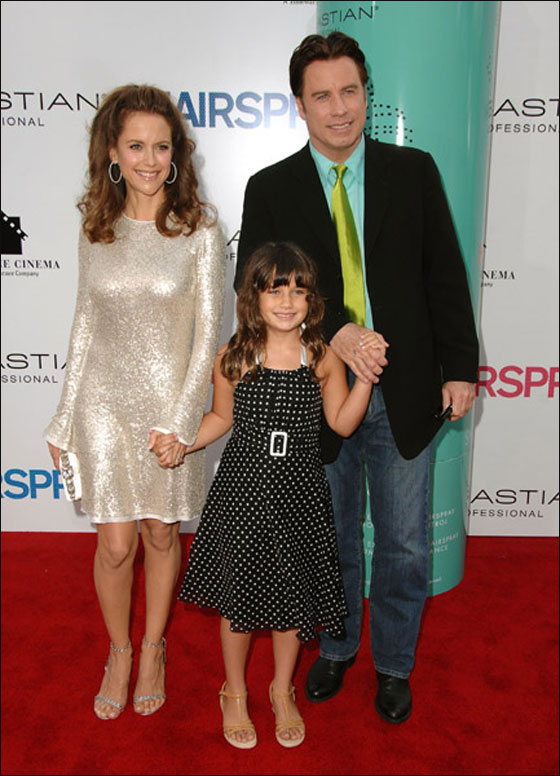 طفل جون ترافولتا الرضيع يحصل على لقب طفل جون ترافولتا الرضيع يحصل على لقب