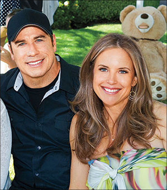 طفل جون ترافولتا الرضيع يحصل على لقب طفل جون ترافولتا الرضيع يحصل على لقب