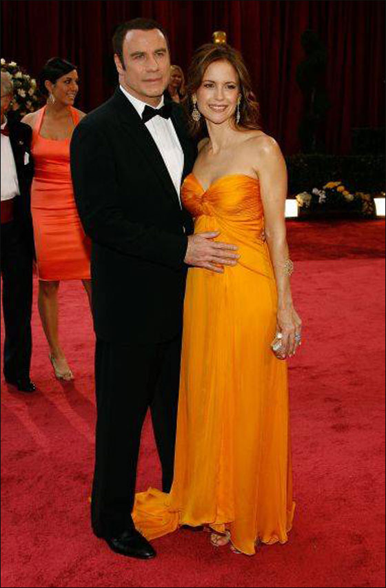 طفل جون ترافولتا الرضيع يحصل على لقب طفل جون ترافولتا الرضيع يحصل على لقب