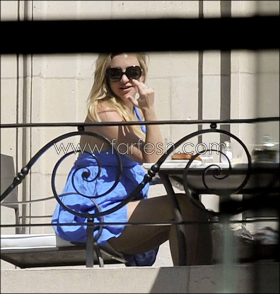 الجميلة كيت هودسون في الارجنتين بفستان ازرق يبرز حملها!  صورة رقم 1