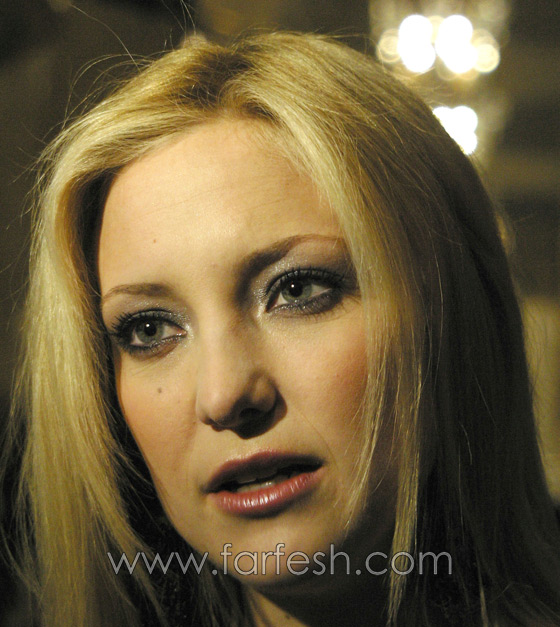 الجميلة كيت هودسون في الارجنتين بفستان ازرق يبرز حملها!  صورة رقم 15