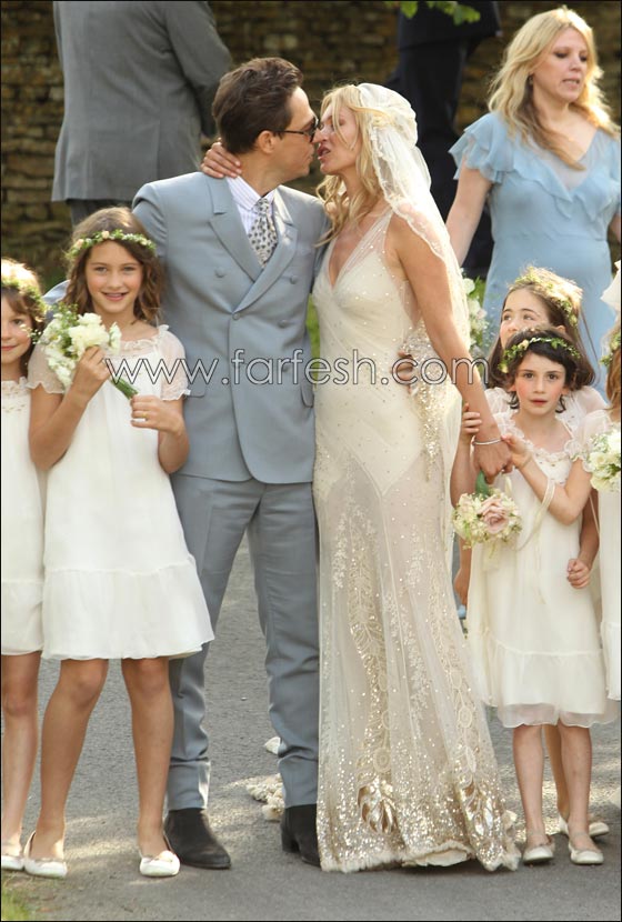 مبروك.. كيت موس وجيمي هينس يتزوجان في كنيسة ريفية!  صورة رقم 2