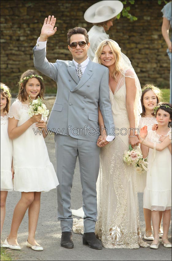 مبروك.. كيت موس وجيمي هينس يتزوجان في كنيسة ريفية!  صورة رقم 4