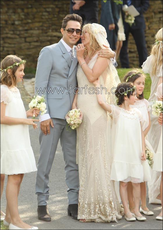 مبروك.. كيت موس وجيمي هينس يتزوجان في كنيسة ريفية!  صورة رقم 5