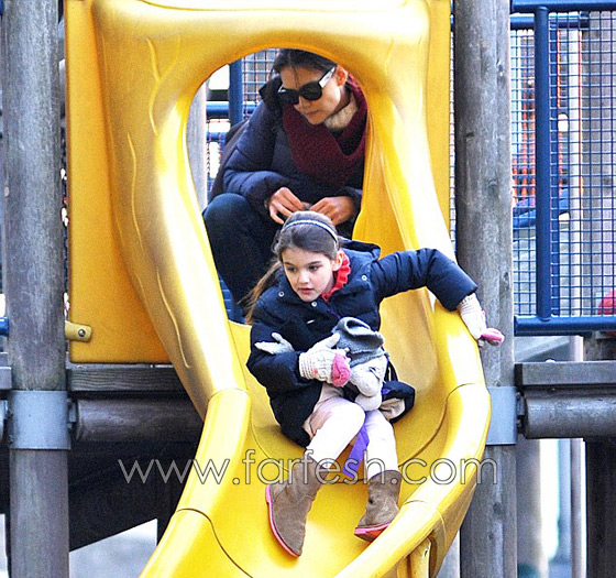 لماذا منعت النجمة كاتي هولمز من حمل ابنتها؟! صورة رقم 1 لماذا منعت النجمة كاتي هولمز من حمل ابنتها؟! صورة رقم 1