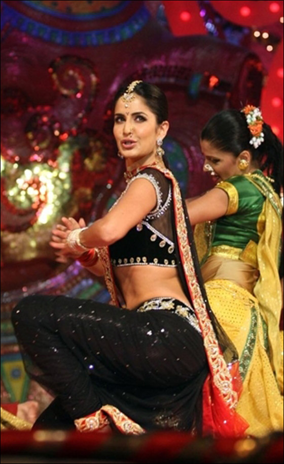 اثناء رقصها.. المثيرة كاترينا كايف تتعرض لموقف محرج!  صورة رقم 6