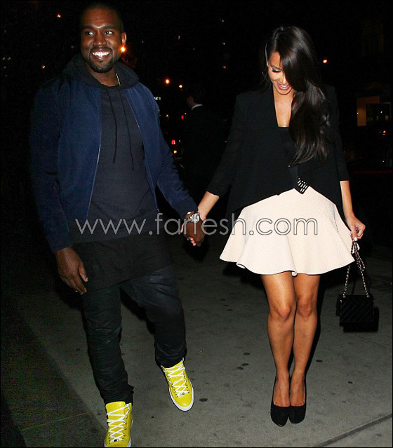 كيم كاردشيان بتنورة قصيرة مع سترة فضفاضة برفقة ويست!  صورة رقم 7