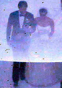 مسلسلات اون لاين ينقل لكم أول الصور وتفاصيل حفل زفاف كيم كارداشيان صورة رقم 1