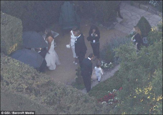 مسلسلات اون لاين ينقل لكم أول الصور وتفاصيل حفل زفاف كيم كارداشيان صورة رقم 7