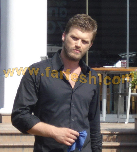 السر وراء صورة مهند بالمكياج بجانب العارضة شبه المنزوعة! صورة رقم 11 السر وراء صورة مهند بالمكياج بجانب العارضة شبه المنزوعة! صورة رقم 11