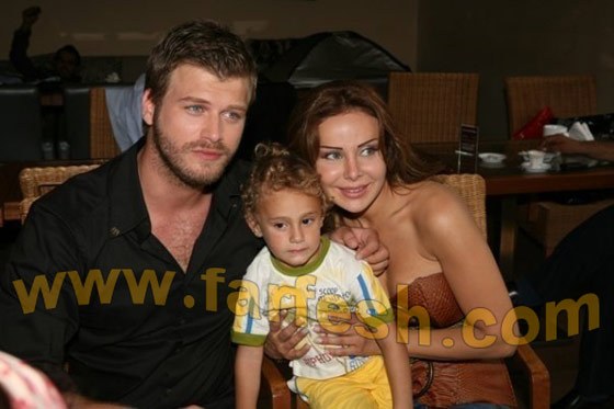 السر وراء صورة مهند بالمكياج بجانب العارضة شبه المنزوعة! صورة رقم 14 السر وراء صورة مهند بالمكياج بجانب العارضة شبه المنزوعة! صورة رقم 14