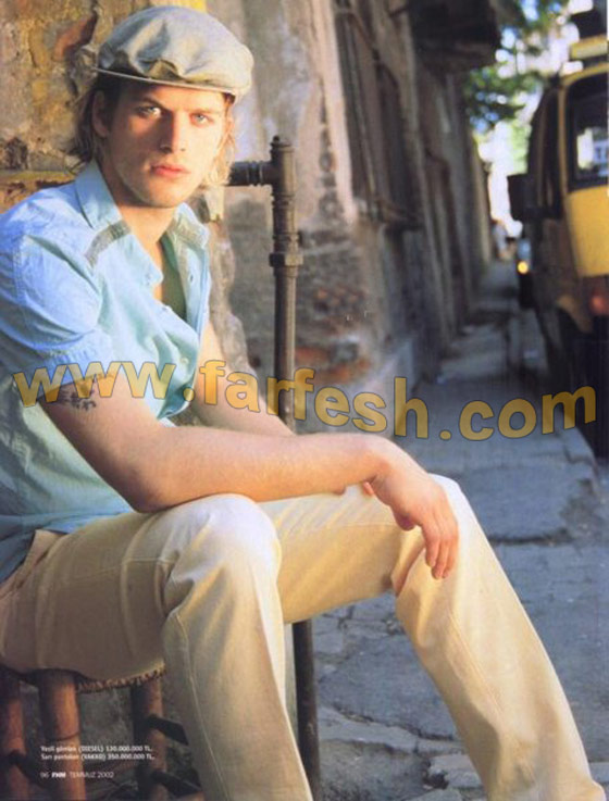 السر وراء صورة مهند بالمكياج بجانب العارضة شبه المنزوعة! صورة رقم 23 السر وراء صورة مهند بالمكياج بجانب العارضة شبه المنزوعة! صورة رقم 23