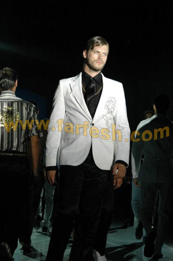 السر وراء صورة مهند بالمكياج بجانب العارضة شبه المنزوعة! صورة رقم 21 السر وراء صورة مهند بالمكياج بجانب العارضة شبه المنزوعة! صورة رقم 21