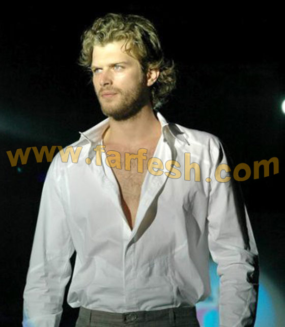 السر وراء صورة مهند بالمكياج بجانب العارضة شبه المنزوعة! صورة رقم 25 السر وراء صورة مهند بالمكياج بجانب العارضة شبه المنزوعة! صورة رقم 25