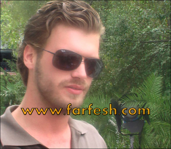 السر وراء صورة مهند بالمكياج بجانب العارضة شبه المنزوعة! صورة رقم 7 السر وراء صورة مهند بالمكياج بجانب العارضة شبه المنزوعة! صورة رقم 7