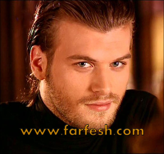 السر وراء صورة مهند بالمكياج بجانب العارضة شبه المنزوعة! صورة رقم 6 السر وراء صورة مهند بالمكياج بجانب العارضة شبه المنزوعة! صورة رقم 6