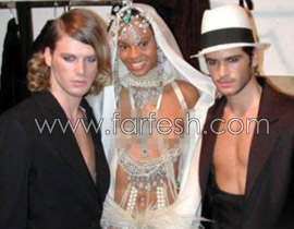 السر وراء صورة مهند بالمكياج بجانب العارضة شبه المنزوعة! صورة رقم 1 السر وراء صورة مهند بالمكياج بجانب العارضة شبه المنزوعة! صورة رقم 1