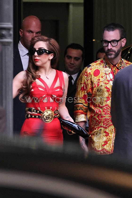 ليدي غاغا في ثوب جريء معقود بدبابيس فقط! صورة رقم 13 ليدي غاغا في ثوب جريء معقود بدبابيس فقط! صورة رقم 13