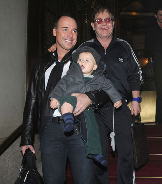 العرابة ليدي غاغا تبني جناحاً خاصاً لأبن ألتون جون في منزلها! صورة رقم 15 العرابة ليدي غاغا تبني جناحاً خاصاً لأبن ألتون جون في منزلها! صورة رقم 15