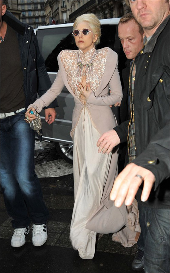 ليدي غاغا بملابس مثيرة في درجة حرارة 7 تحت الصفر! صورة رقم 3 ليدي غاغا بملابس مثيرة في درجة حرارة 7 تحت الصفر! صورة رقم 3