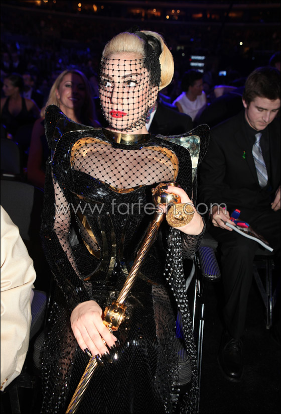 75 الف دولار ثمن فنجان شاي شربت منه ليدي غاغا  صورة رقم 18