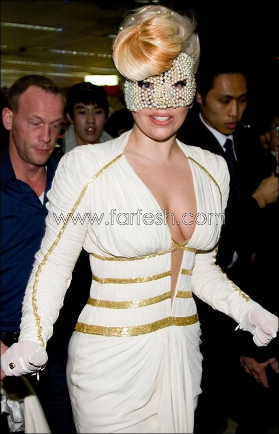 75 الف دولار ثمن فنجان شاي شربت منه ليدي غاغا  صورة رقم 20