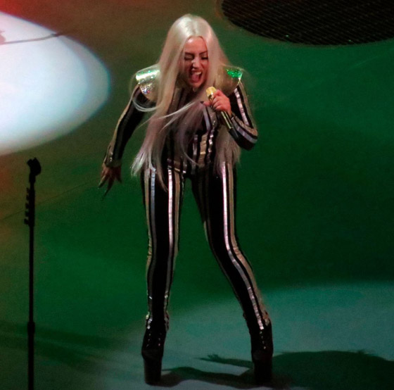 ليدي جاجا تلغي حفلاتها بسبب فخذها صورة رقم 8 ليدي جاجا تلغي حفلاتها بسبب فخذها صورة رقم 8