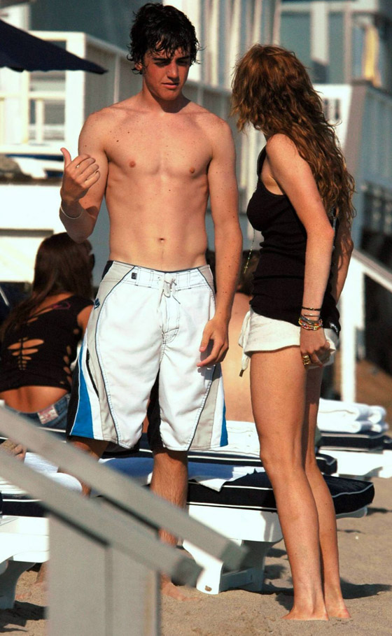 ليندسي لوهان استأجرت شقة بـ8000 دولار ورفضت العيش مع امها صورة رقم 1 ليندسي لوهان استأجرت شقة بـ8000 دولار ورفضت العيش مع امها صورة رقم 1