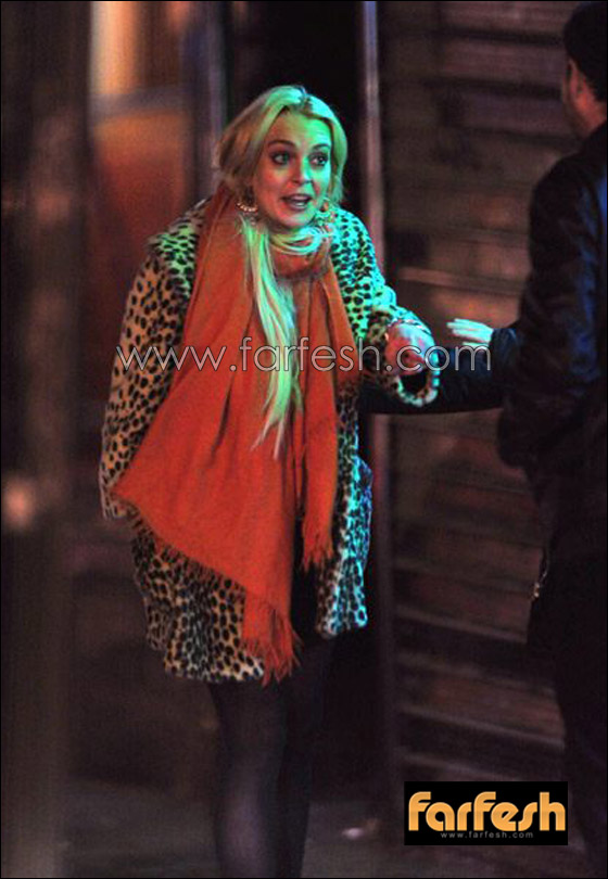 ليندسي لوهان تتعثر وتسقط على مؤخرتها بعد شرب الكحول!!  صورة رقم 11