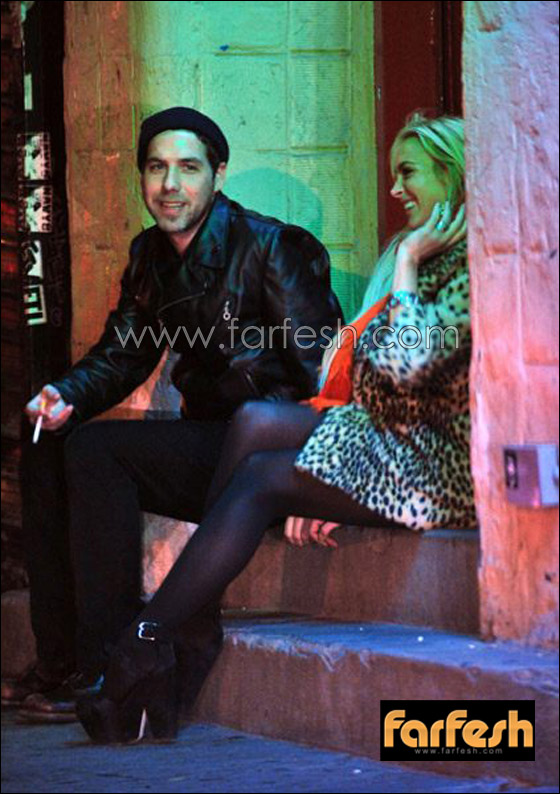 ليندسي لوهان تتعثر وتسقط على مؤخرتها بعد شرب الكحول!!  صورة رقم 23