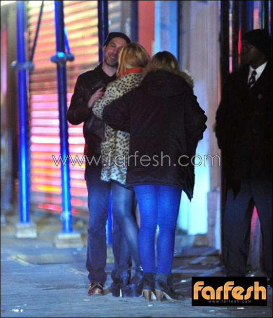 ليندسي لوهان تتعثر وتسقط على مؤخرتها بعد شرب الكحول!!  صورة رقم 15