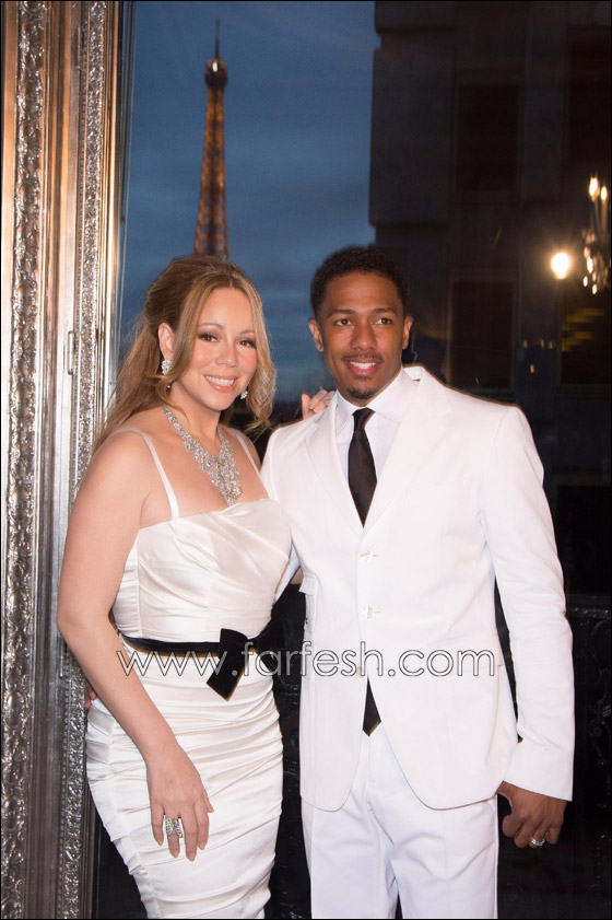 ماريا كاري ترتدي سروالا احمر ضيقا متباهية بقوامها الرشيق  صورة رقم 14