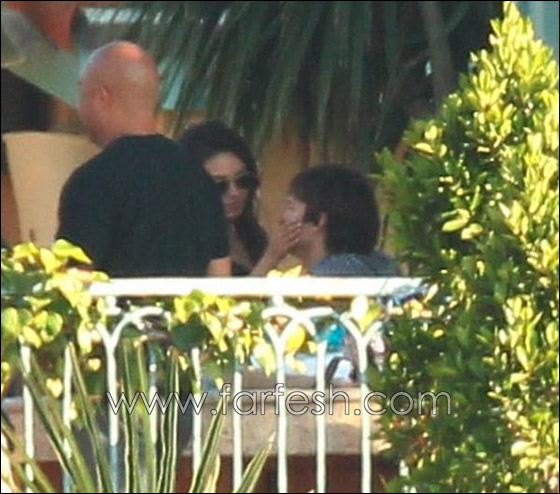 بالصور.. ميلا كونس تقبل اشتون بحرارة وتعانقه!! صورة رقم 4 بالصور.. ميلا كونس تقبل اشتون بحرارة وتعانقه!! صورة رقم 4