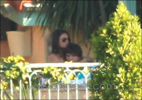 بالصور.. ميلا كونس تقبل اشتون بحرارة وتعانقه!! صورة رقم 2 بالصور.. ميلا كونس تقبل اشتون بحرارة وتعانقه!! صورة رقم 2