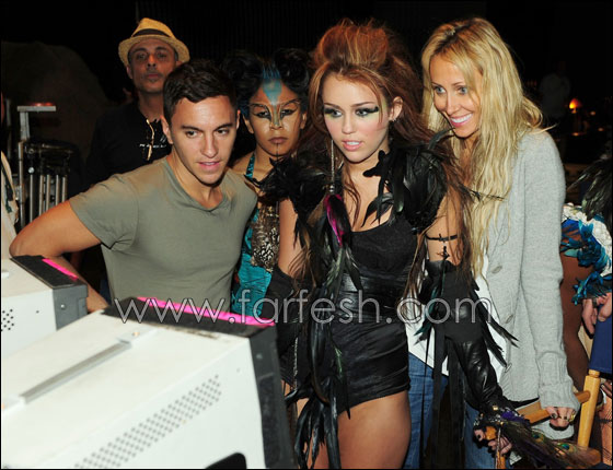 للمرة الثانية.. انتشار صور تشوه صورة النجمة مايلي سايروس! صورة رقم 12 للمرة الثانية.. انتشار صور تشوه صورة النجمة مايلي سايروس! صورة رقم 12