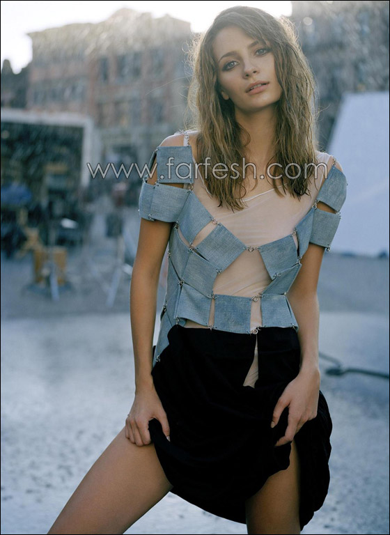 بالصور.. ميشا بارتون تتناول اللحوم النيئة!!  صورة رقم 16