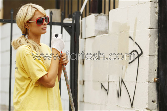 بالصور.. باريس هلتون تدهن الجدران لمكافحة العصابات! صورة رقم 5 بالصور.. باريس هلتون تدهن الجدران لمكافحة العصابات! صورة رقم 5