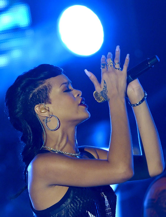 ريهانا اكثر اغراء في طلة ريهانا اكثر اغراء في طلة