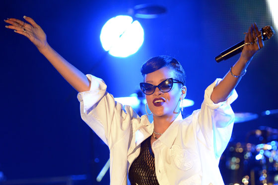 ريهانا اكثر اغراء في طلة ريهانا اكثر اغراء في طلة